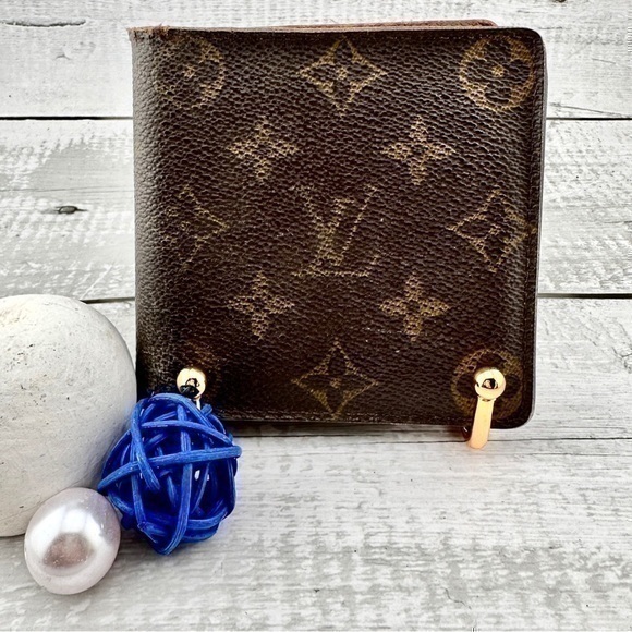 Authentic Louis Vuitton Vintage Monogram Canvas Wallet. Bifold Design.